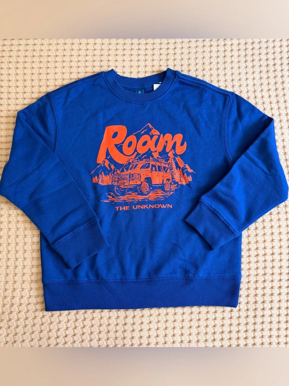 ✨ NWT Old Navy Boys Size Medium (8) Blue “Roam The Unknown” Graphic Sweatshirt